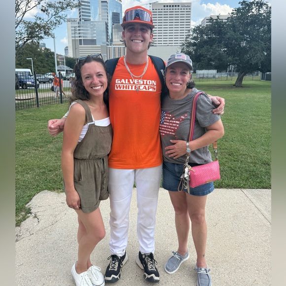 Meet your Posher, Jessica - Picture 2 of 6